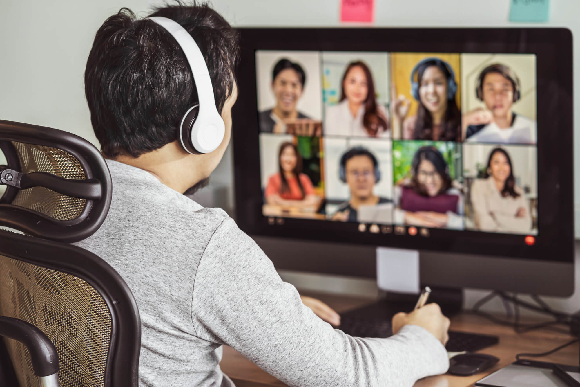 15 Must-Try Zoom Games You Can Play With Your Small Group Online