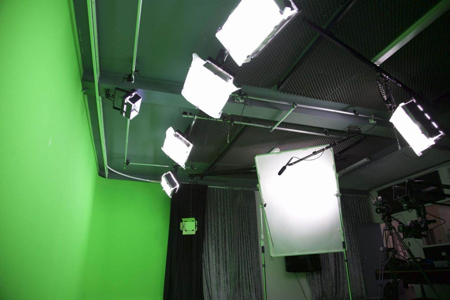 How to Use a Green Screen - Tagvenue Blog