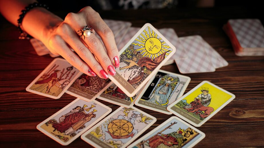 tarot reader, tarot cards