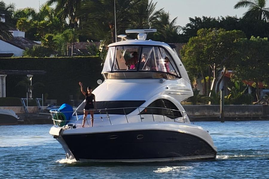 40-Foot Sea Ray Lux Yacht